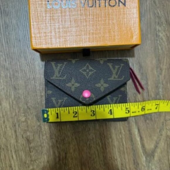 Louis Vuitton Zoe Wallet with box - Picture 8 of 13